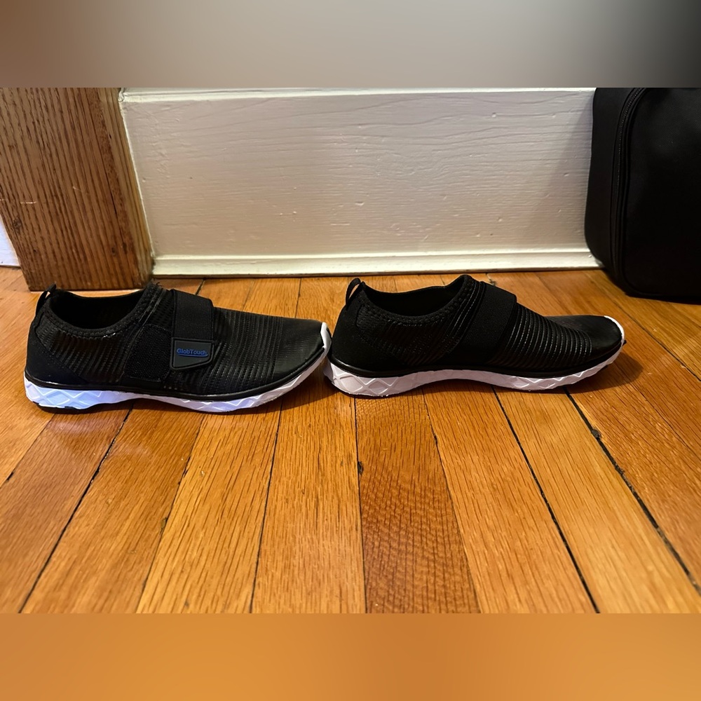 Water shoes big kids size 6 GLOBTOUCH Boys Girls